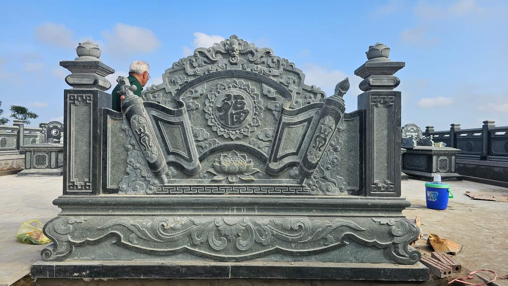 Cuốn Thư Đá - CTD24