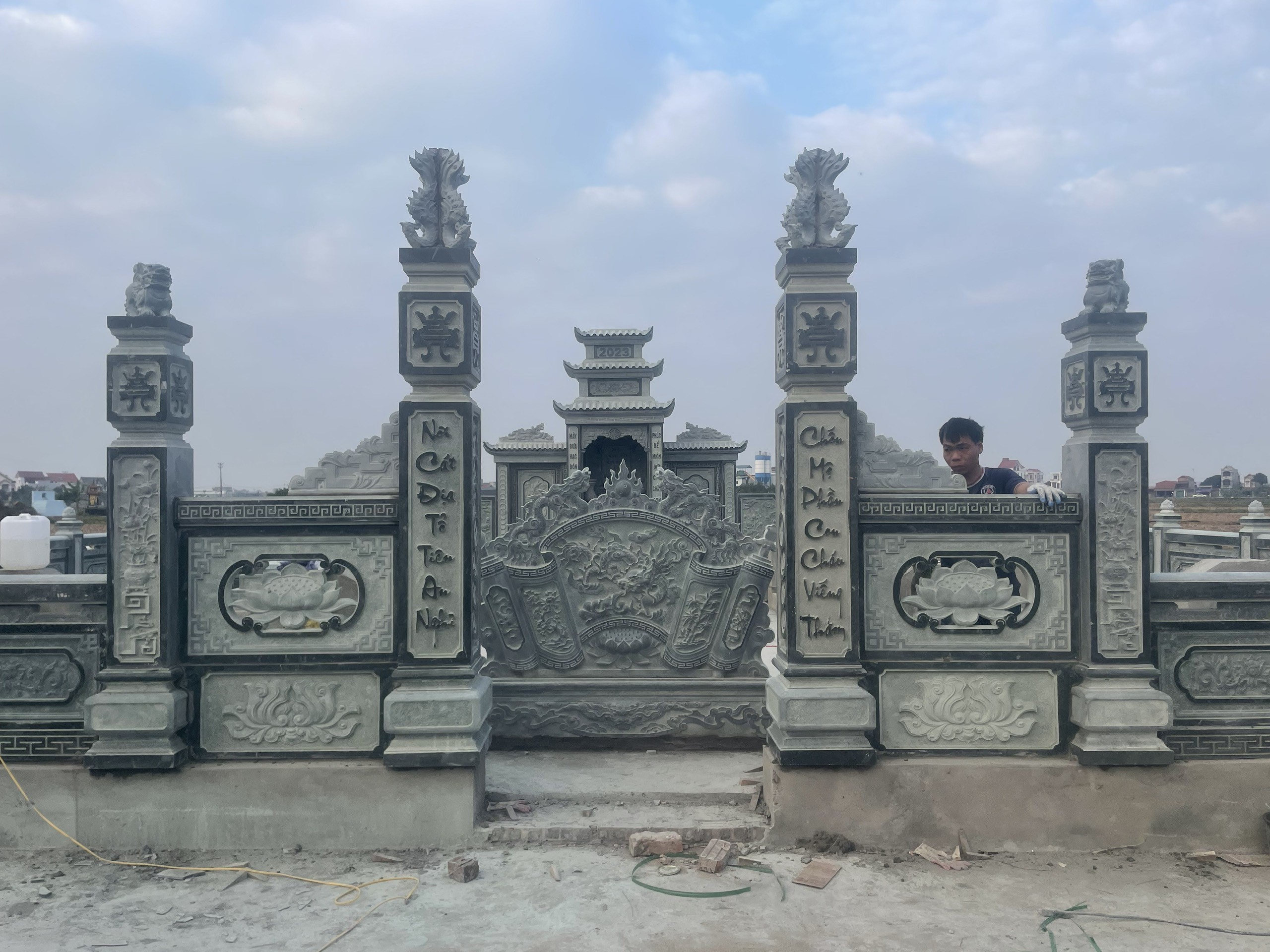 Cuốn Thư Đá - CTD28