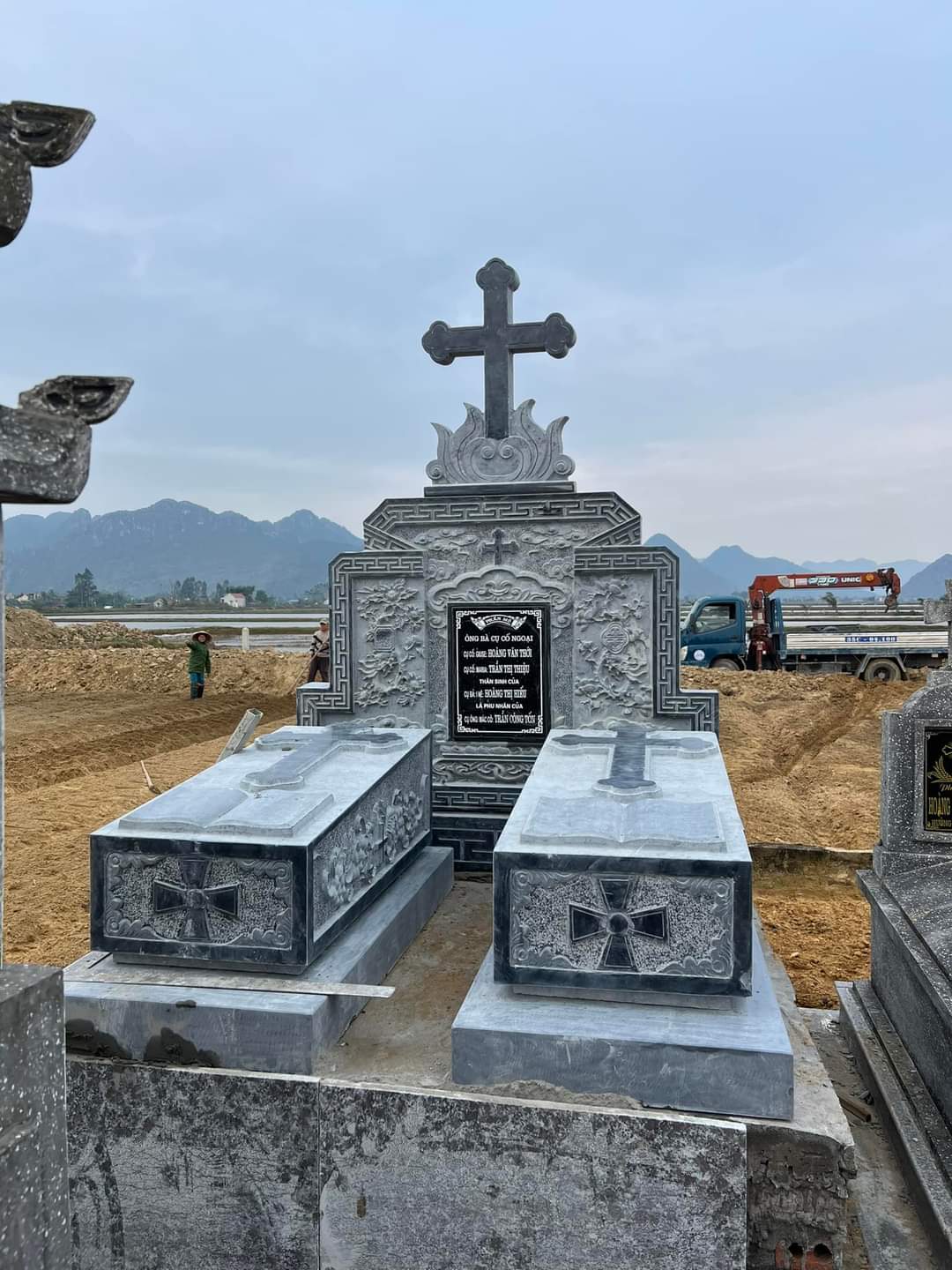 Mộ Công Giáo - MCG10