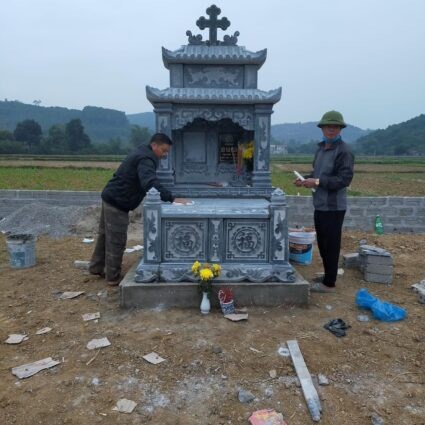 Mộ Đá Công Giáo - MCG13