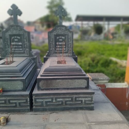 Mộ Đá Công Giáo - MCG17