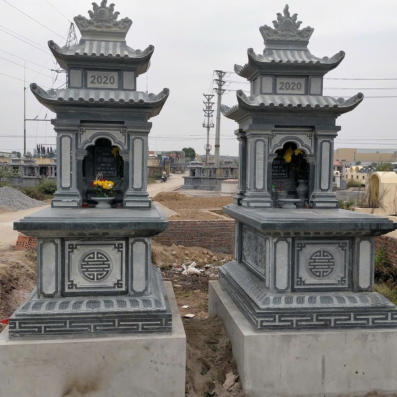 Mộ Đá 2 Mái - M2M01