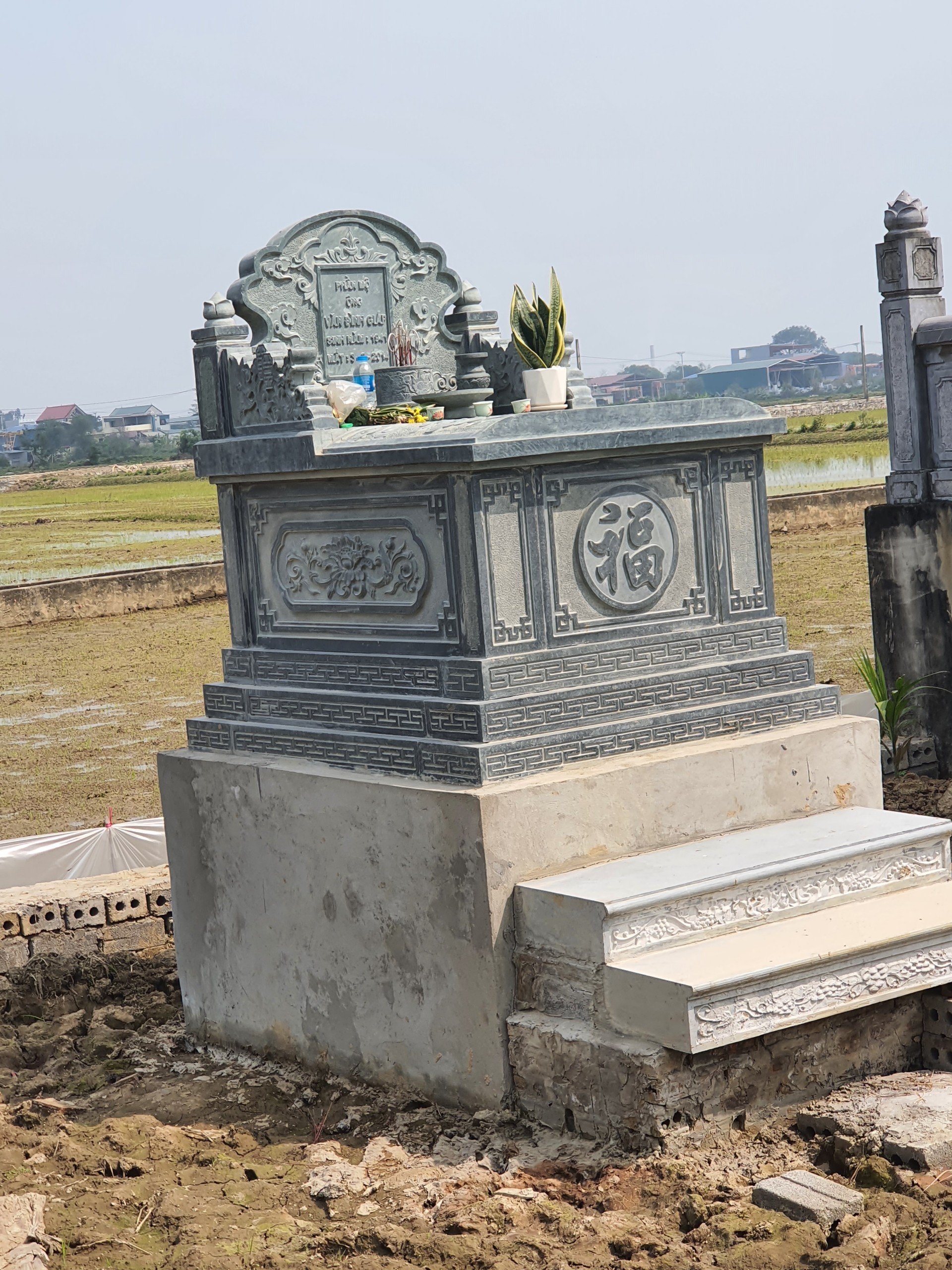 Mộ Không Mái - MKM20