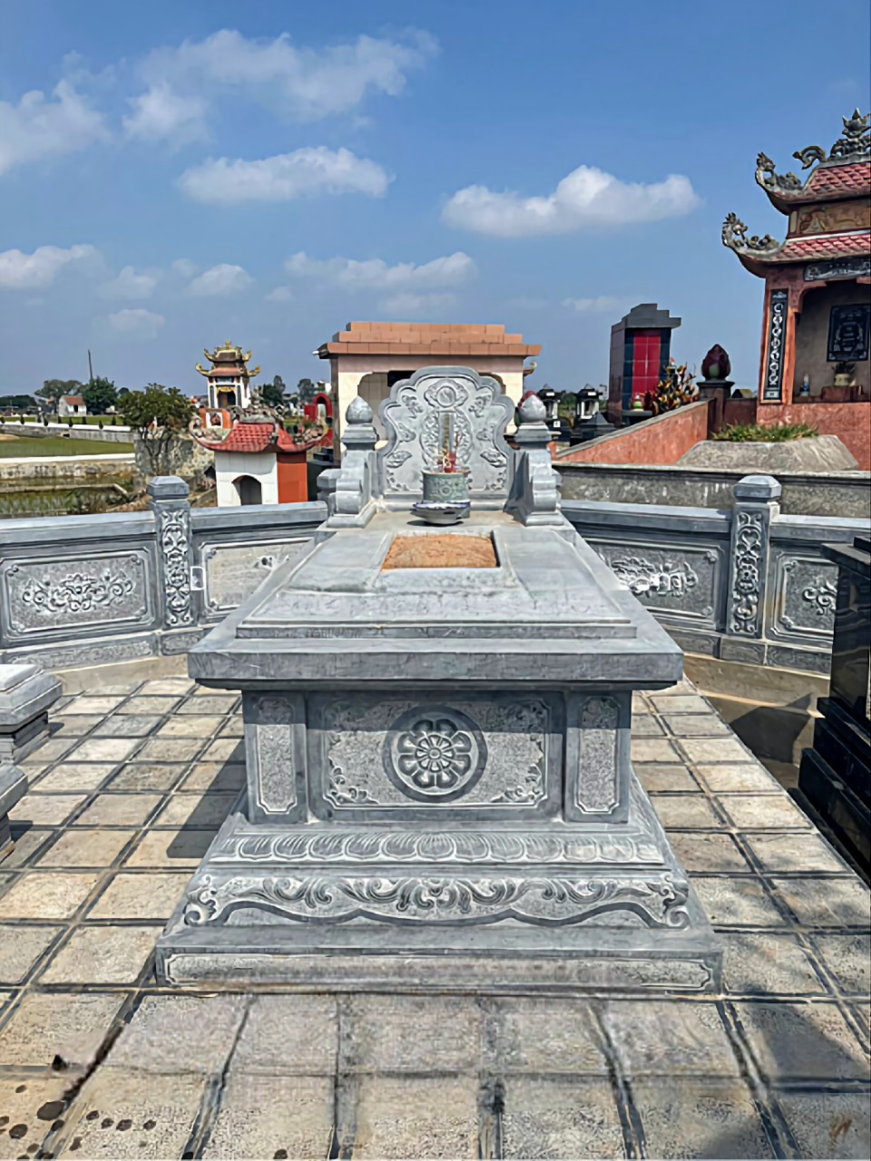 Mộ Không Mái - MKM39