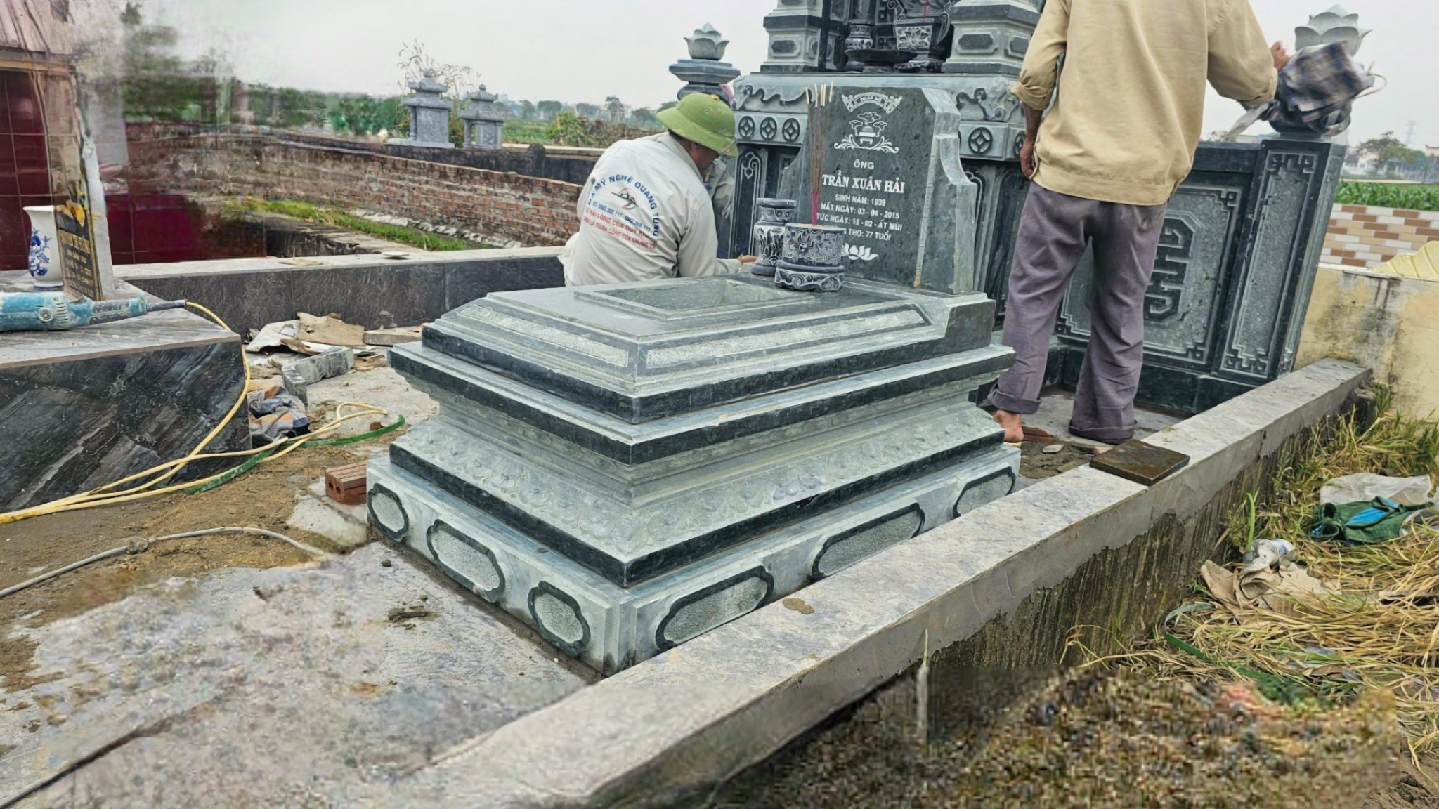 Mộ Không Mái - MKM42