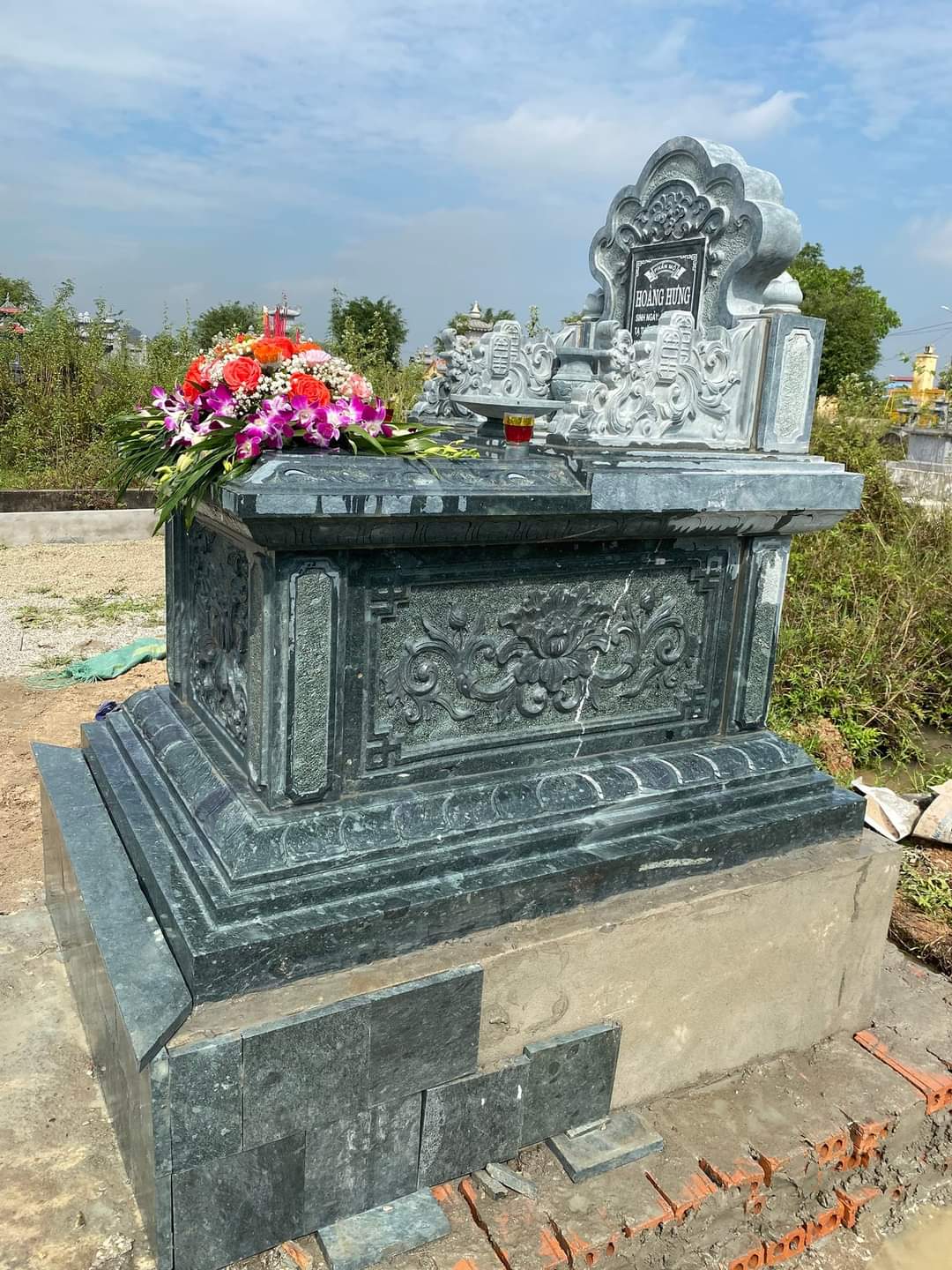 Mộ Không Mái - MKM47